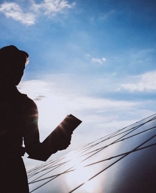 man-worker-firld-by-solar-panels (7)
